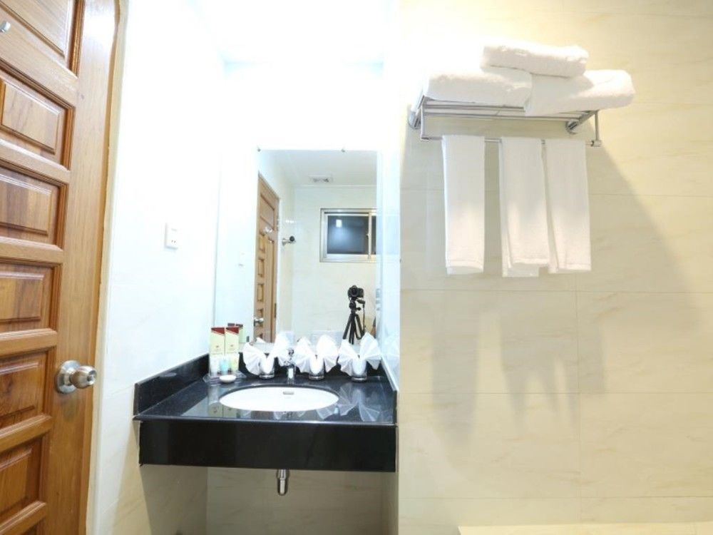 יאנגון Hotel Royal King מראה חיצוני תמונה